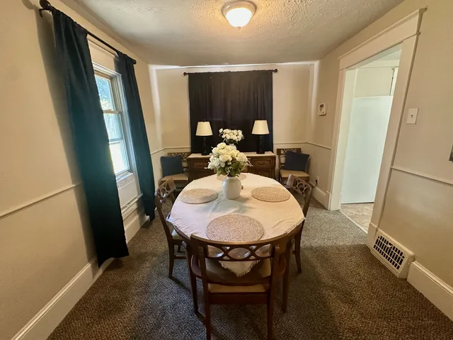Akron 3BR, Parks 2 Cars, Fast Internet, In Kenmore
