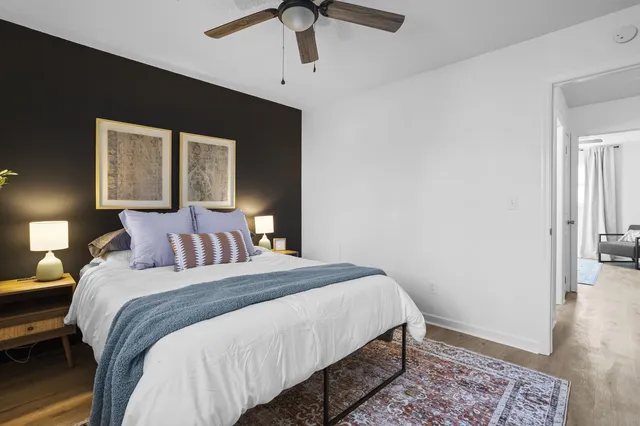 Cozy 2 bedroom 1.5 bathroom remodeled unit