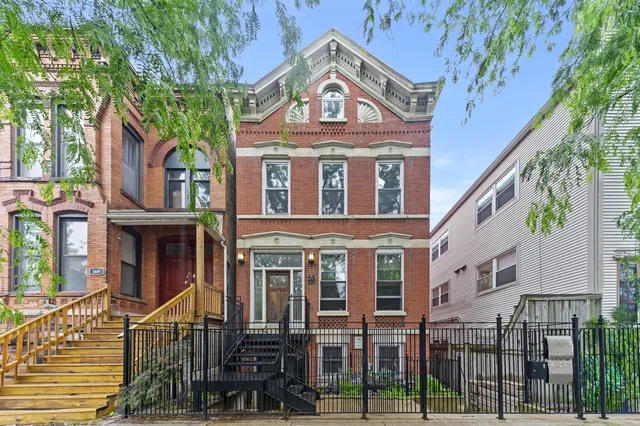 Cozy Apartment in Prime Wicker Park!