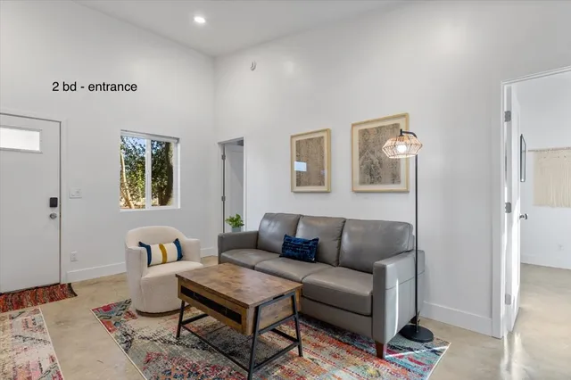 Poplar Modern 2BD Near Parks/Walkable 10 MIN UCD