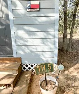 Hico Tiny Home 5 | Ranch Animals | 1BR Sleeps 4