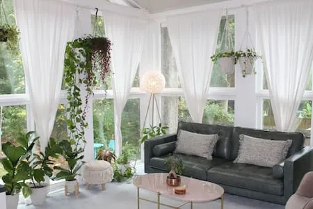 Charming Sunroom, Close to Food and Atl Attraction