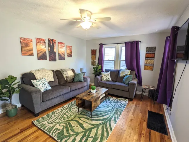 Pets allowed, close to Washington Park & hospitals