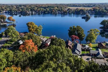 Sleeps 8 + BBQ + AC | Near Lake