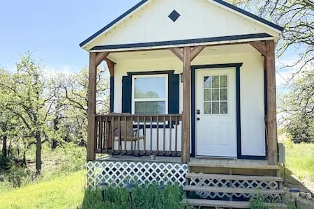6 Rustic Historic Hico Tiny Home | Glamping