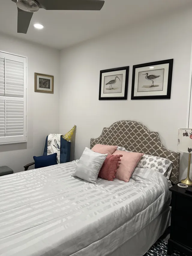 Huntington Beach Private Room Available!