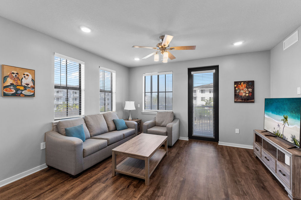 Luxury 2BR Retreat with Pool, Spa & Gym in Naples