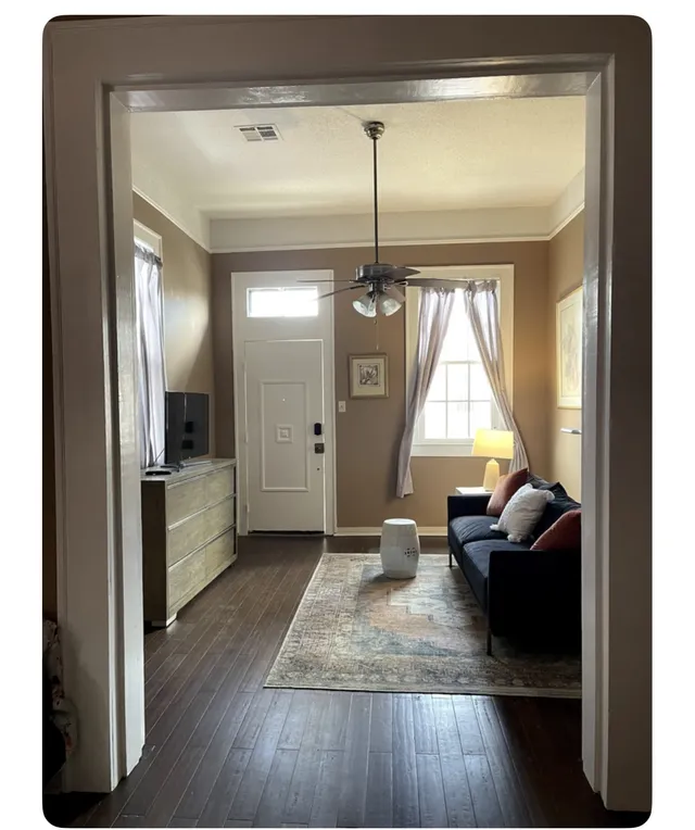 Renovated two bedroom shotgun in safe neighborhood