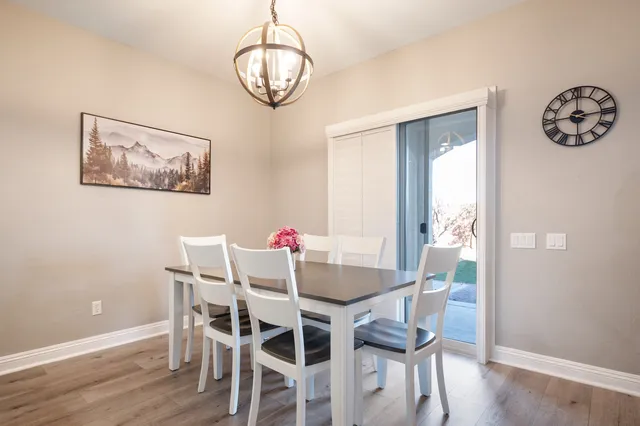 Enclosed yard, large balcony with view, laundry