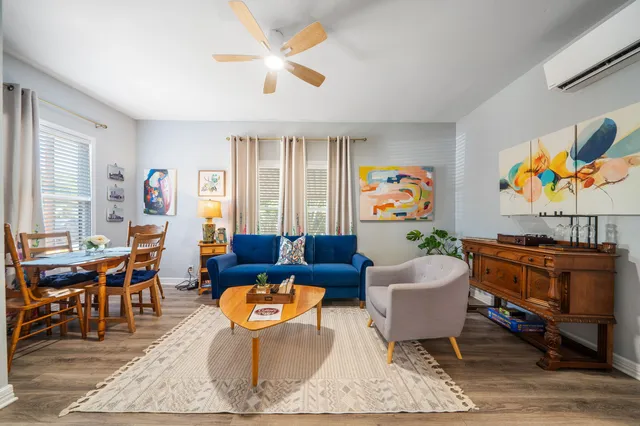 Entire House - Cottage by the Pearl - Free Parking