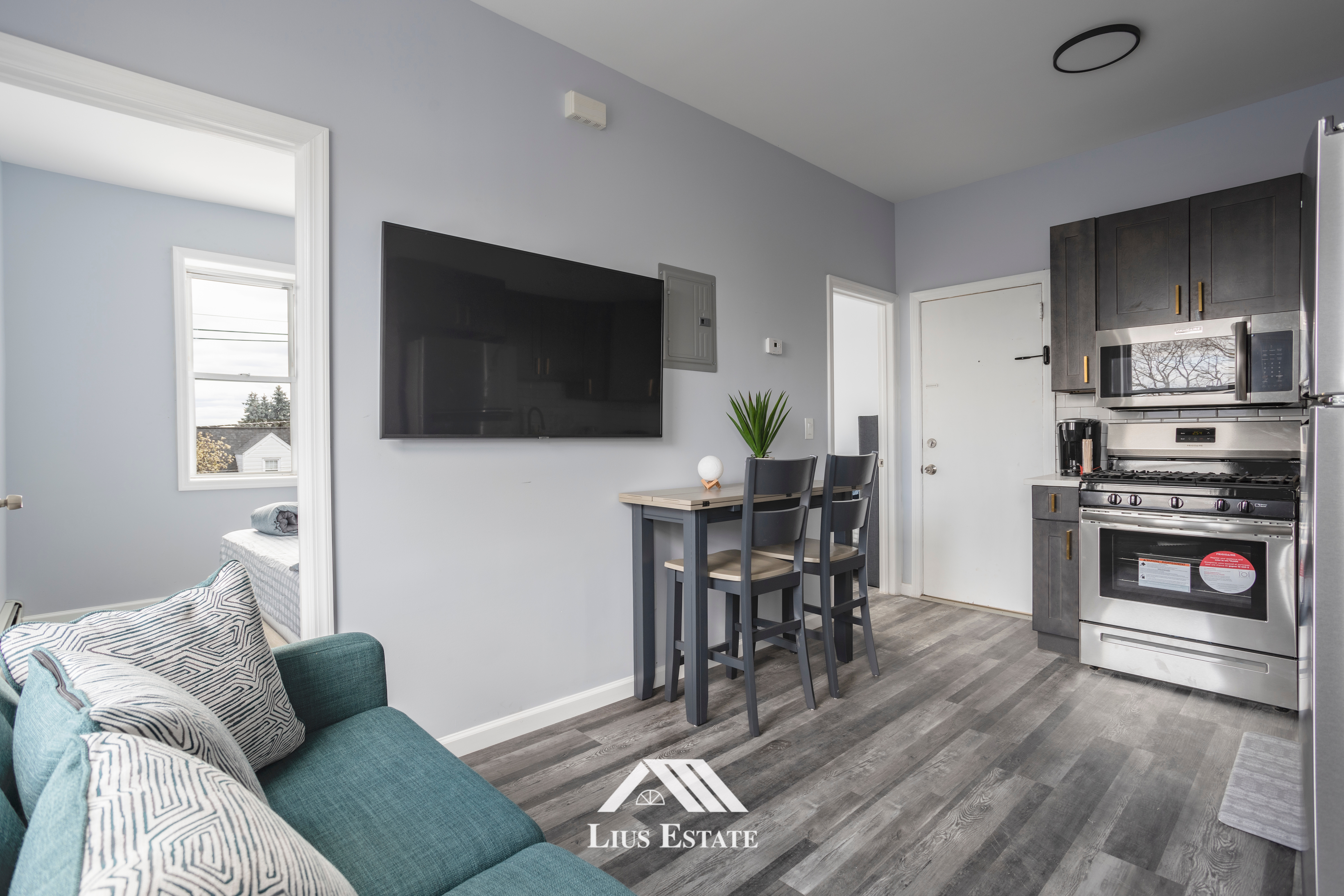 Cozy 2BR Near NYC | Laundry, Parking, Pets Welcome