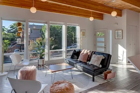 3 BDR Modern Home Long Stays Welcome Pet Friendly