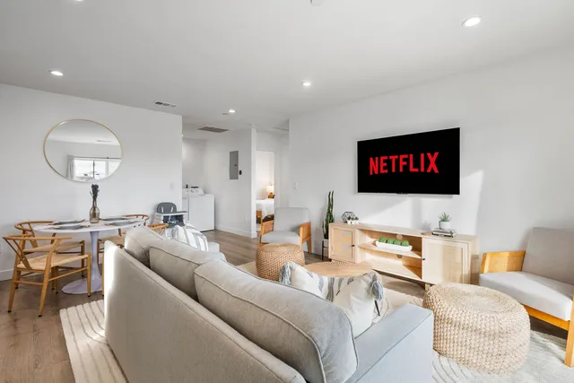 Luxe 3 Bed South Bay House w/ Laundry and Parking