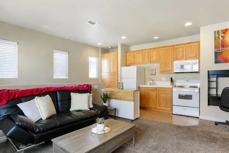La Costa, Large 1 BR - W/D - Garage - Pets OK