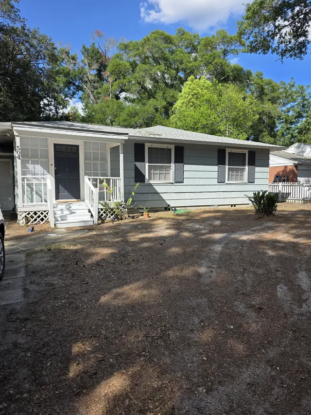 Cozy 2Bd/1Ba Cottage Minutes to Downtown and NAS!