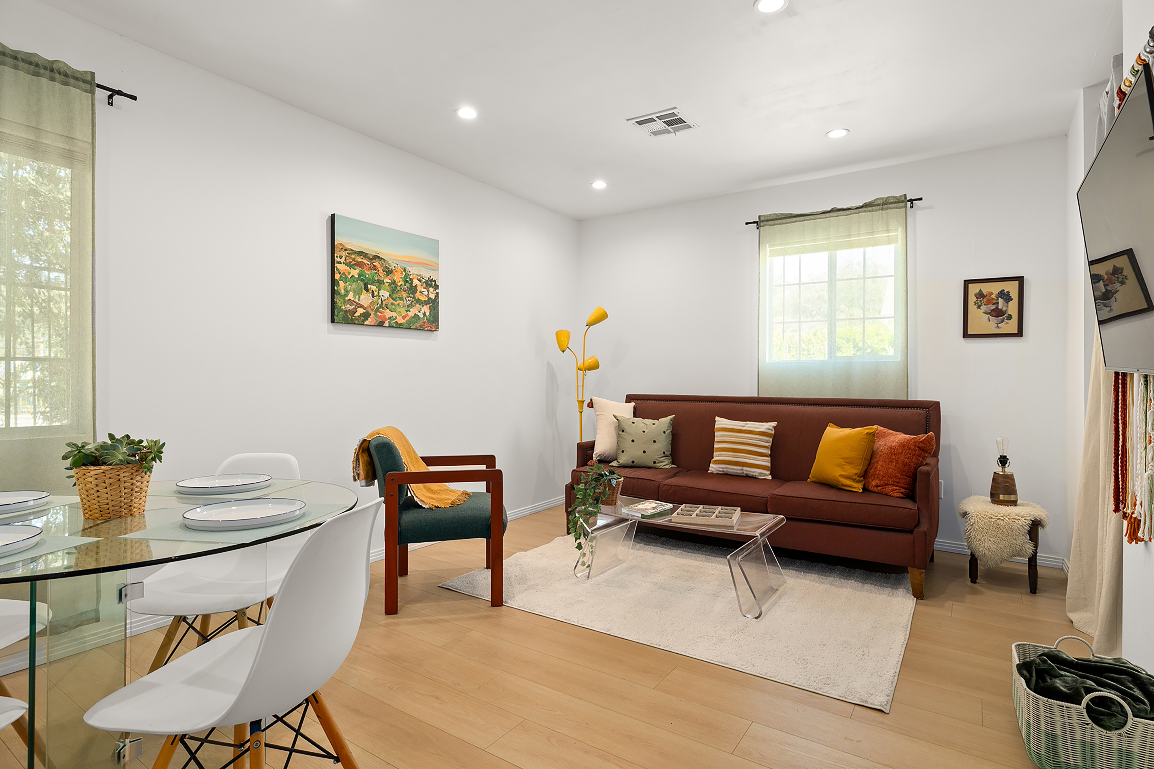 Gated family home - parking, yard, patio, by park