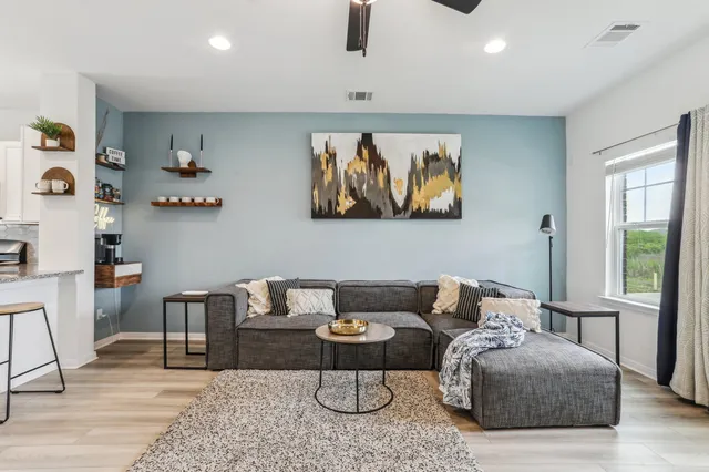 Lakeside Paradise - Pflugerville, TX 2BR/2.5BATH