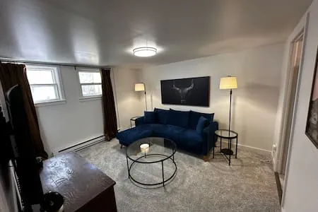 Cozy Apt w/ King Bed & W/D