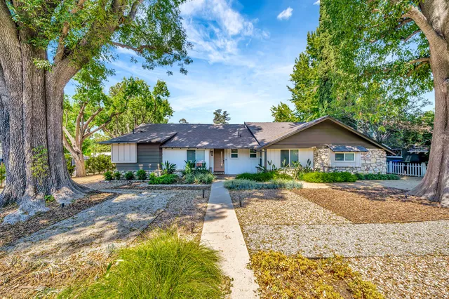 Stylish 4BR Home with Backyard Paradise