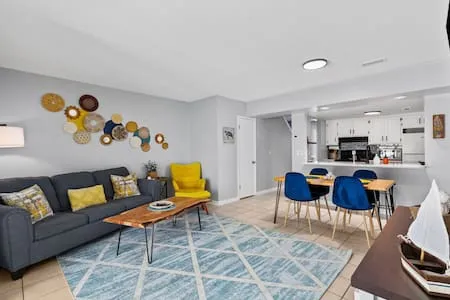 5min walk to beach | King Bed | Patio | WIFI | W/D