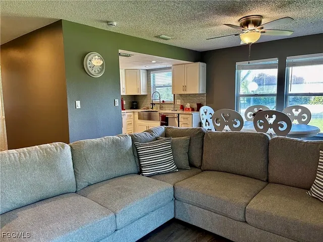 2 Bedroom Turnkey - South fort Myers w/Pool