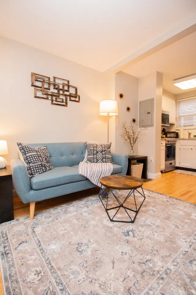 Charming Multi-Level Townhouse, Harvard, MIT, MBTA