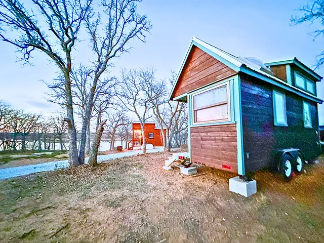 Eastland Tiny Home 2 | Lakefront | 1BR Sleeps 3