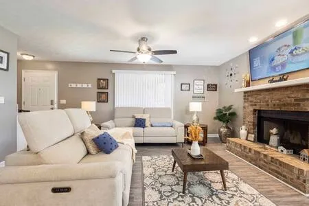 15 mins from FT Moore | Contemporary Luxe Retreat
