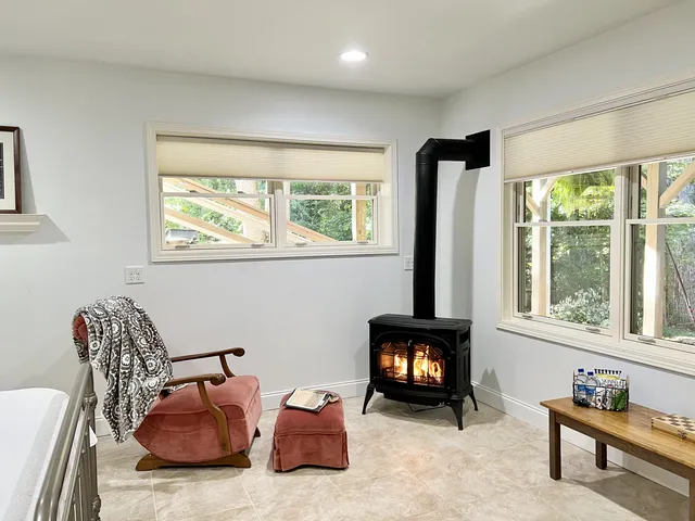 Robins Nest 10 min to Asheville fireplace chic
