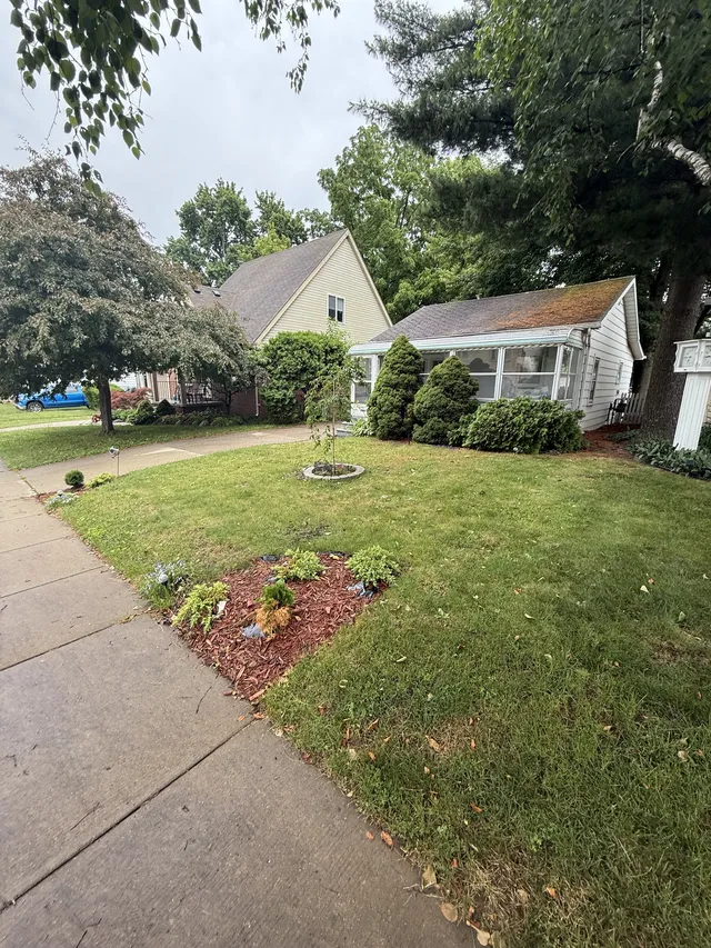 Cute Dearborn Cottage