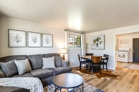 Villas #3 | 2bdrm w/ free parking - Walk to CFD!