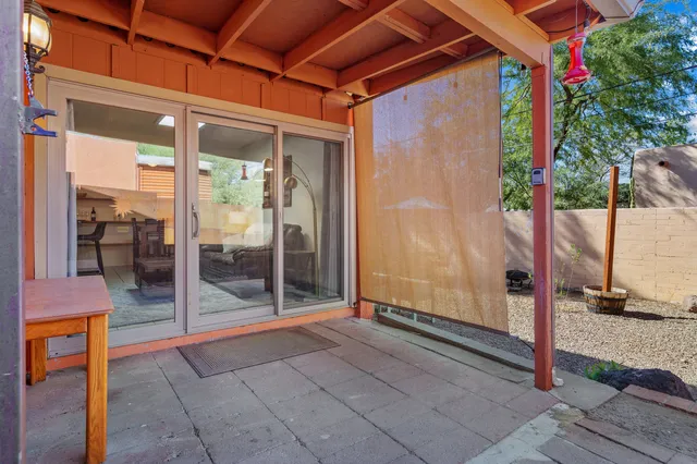 Cozy 2 Bedroom Retreat with Backyard