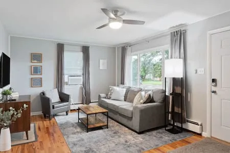 New! Cozy&Clean Carriage Haus-Private in unit W/D