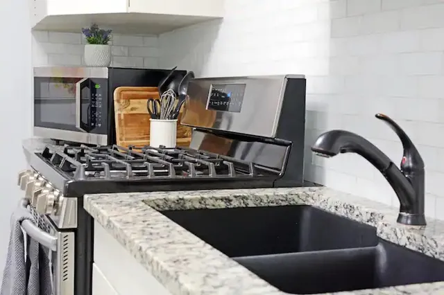 Stylish Modern 1BR Uptown Downtown Eat Street