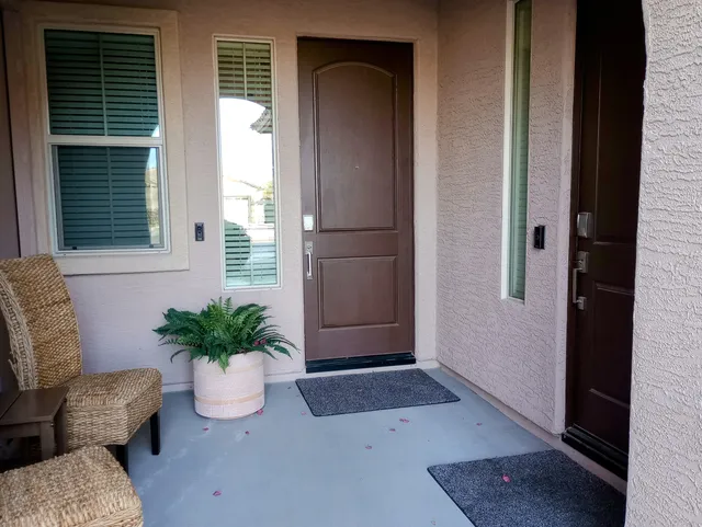 3 BD/2 BA Fully Furnished in a Quiet Neighborhood