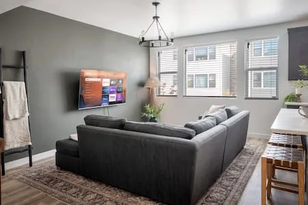 Upscale 2BR Retreat, Covered Parking, Fast Wi-Fi