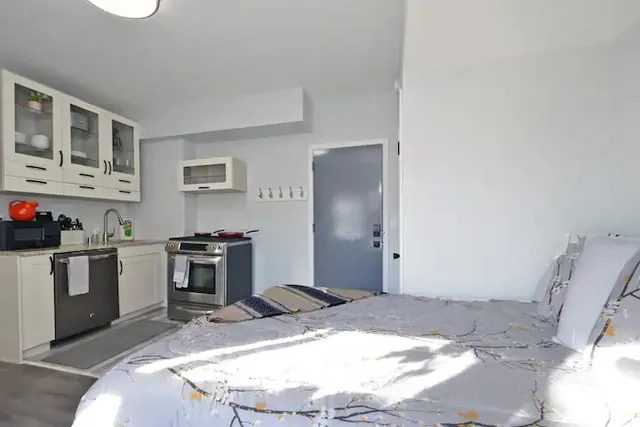 Modern Studio Haven in Vibrant Uptown MPLS!