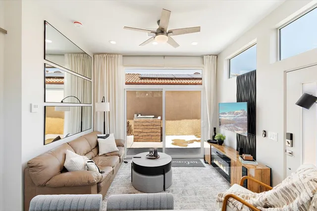 Chic Guesthouse with private outdoor patios