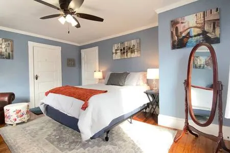 Private Bedroom for Traveling Professional/Student