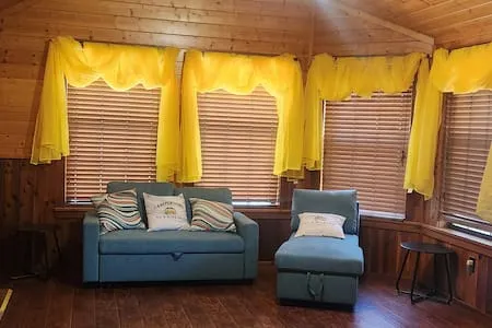 MeMaws Country Cabin