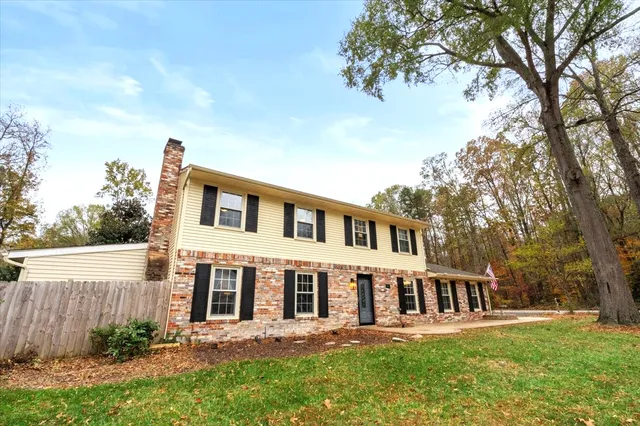 28+ day stays. Pet & family friendly!