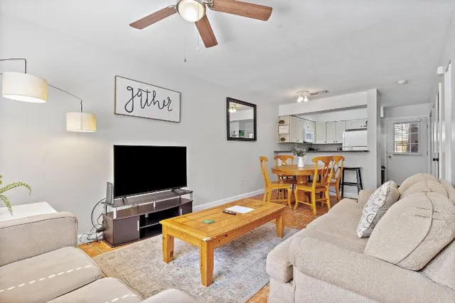 Comfy, Quiet 2 Bedroom Townhome // Gainesville, FL