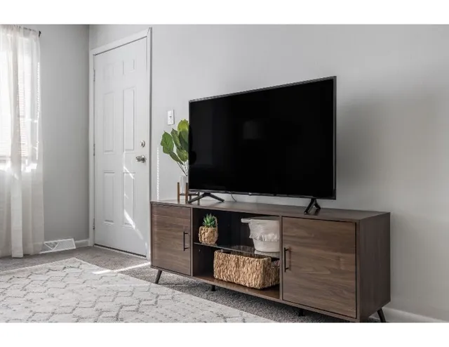 Ultra Clean, King bed, garage, back yard
