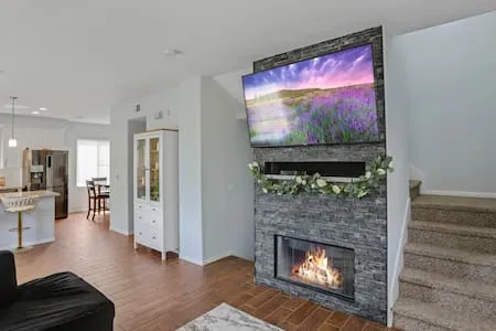 3 Bed Central Townhouse, Garage- W/D- HVAC