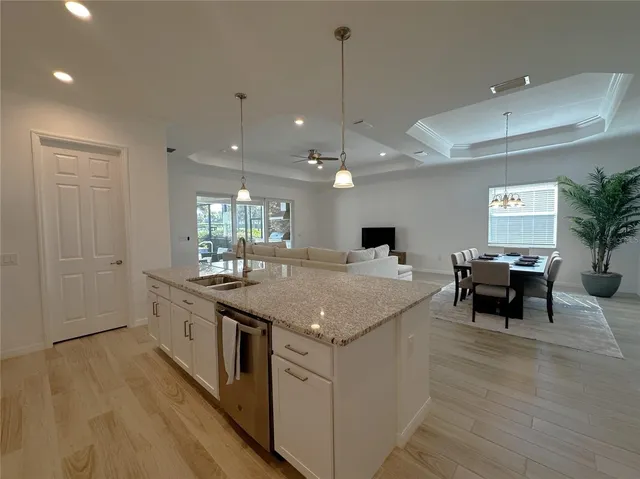 LUXURY FAMILY HOME W/ PRIVATE POOL/SPA & GOLF
