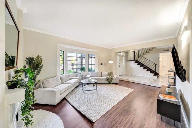 New! Beautiful King Size + Pool!