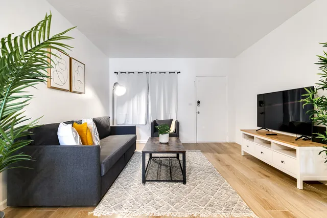 Vir8 - Stylish 2BR Apartment Near Miami Airport