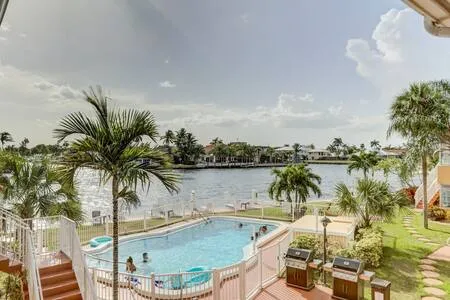 AlohaEscape · ☀️COZY WATERFRONT STUDIO - BEACH
