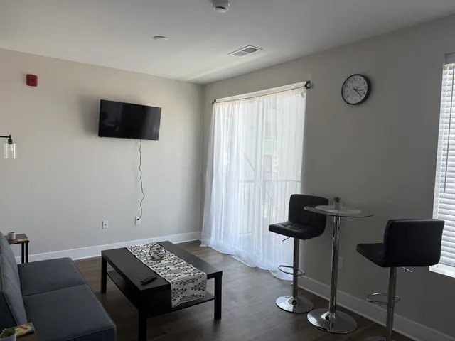 Modern Studio w/balcony