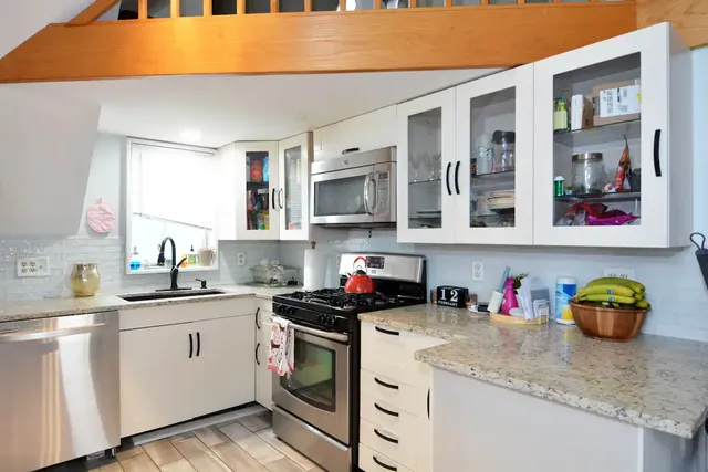 Uptown Oasis: Uptown 2BR + Loft